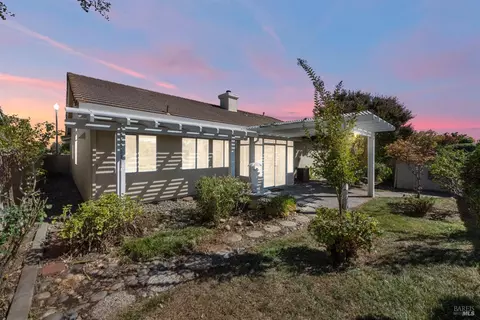 Exterior - 220 Mandarin Cir, Vacaville, CA 95687 photo 10 of 10