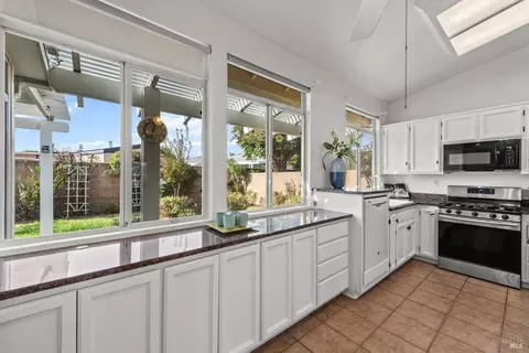 Kitchen - 220 Mandarin Cir, Vacaville, CA 95687 photo 4 of 5