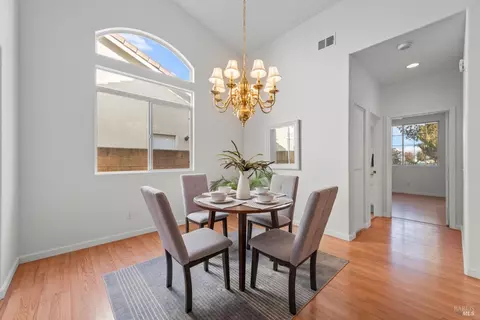 Dining - 220 Mandarin Cir, Vacaville, CA 95687 photo 1 of 2