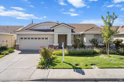 220 Mandarin Cir, Vacaville, CA 95687