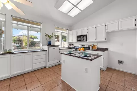 Kitchen - 220 Mandarin Cir, Vacaville, CA 95687 photo 2 of 5