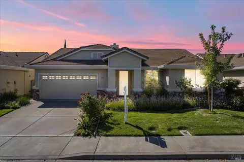 Exterior - 220 Mandarin Cir, Vacaville, CA 95687 photo 8 of 10