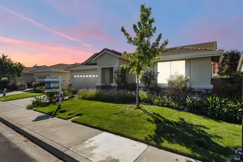 Exterior - 220 Mandarin Cir, Vacaville, CA 95687 photo 9 of 10
