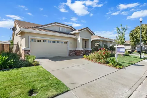 Exterior - 220 Mandarin Cir, Vacaville, CA 95687 photo 3 of 10