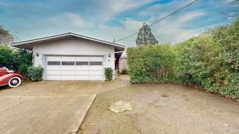 10 Arlington Dr, Petaluma, CA 94952