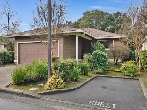 1709 Burgundy Pl N, Santa Rosa, CA 95403