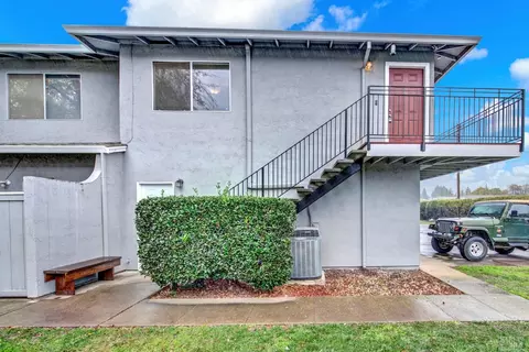 110 Del Rio Ct #4, Vacaville, CA 95687