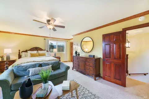 Bedroom - 30500 River Rd, Cloverdale, CA 95425 photo 4 of 6