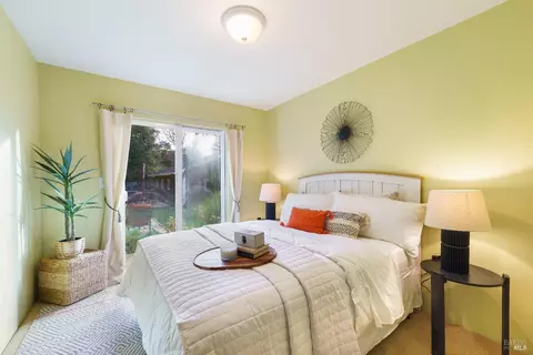 Bedroom - 30500 River Rd, Cloverdale, CA 95425 photo 2 of 6
