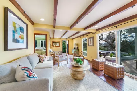 Living - 30500 River Rd, Cloverdale, CA 95425 photo 4 of 8