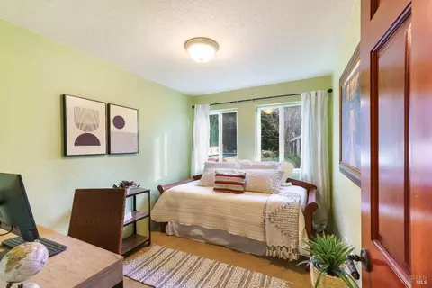 Bedroom - 30500 River Rd, Cloverdale, CA 95425 photo 3 of 6