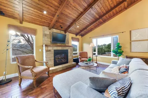 Living - 30500 River Rd, Cloverdale, CA 95425 photo 5 of 8