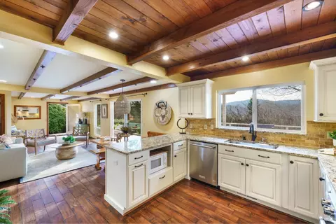 Kitchen - 30500 River Rd, Cloverdale, CA 95425 photo 6 of 8