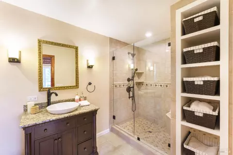 Bath - 30500 River Rd, Cloverdale, CA 95425 photo 1 of 2