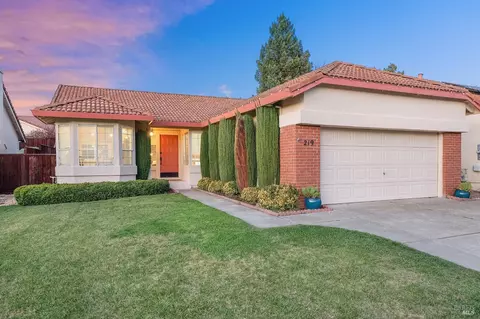 219 Cayetano Dr, Windsor, CA 95492