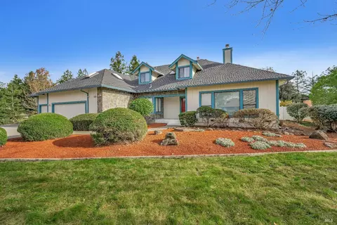 352 Countryside Dr, Santa Rosa, CA 95401