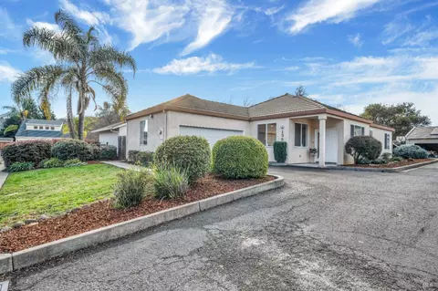 135 Elodia Cir, Napa, CA 94558