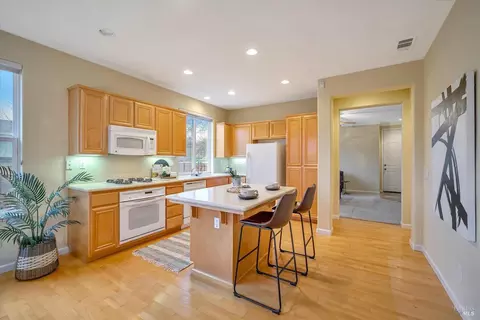 102 Bouquet Cir, Windsor, CA 95492 photo 14
