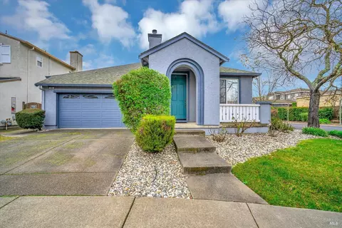 102 Bouquet Cir, Windsor, CA 95492