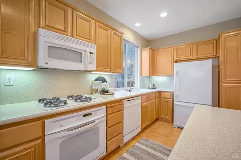 102 Bouquet Cir, Windsor, CA 95492 photo 17
