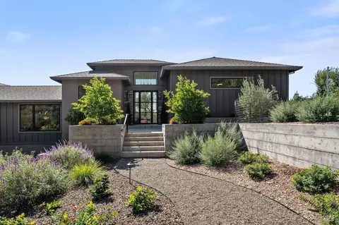 4647 Wallace Rd N, Santa Rosa, CA 95404