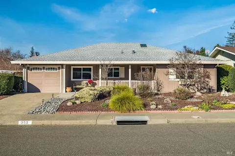 352 Belhaven Cir, Santa Rosa, CA 95409