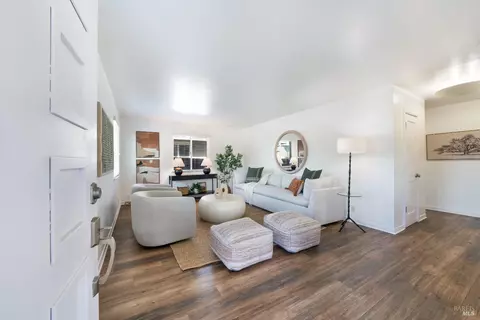 368 5th St W, Sonoma, CA 95476