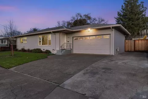 808 Florence Ln, Healdsburg, CA 95448