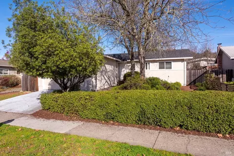 632 Saint Mary Dr, Santa Rosa, CA 95409