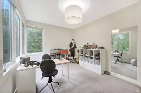 Bedroom - 14 Walnut Ave, Larkspur, CA 94939 photo 4 of 5