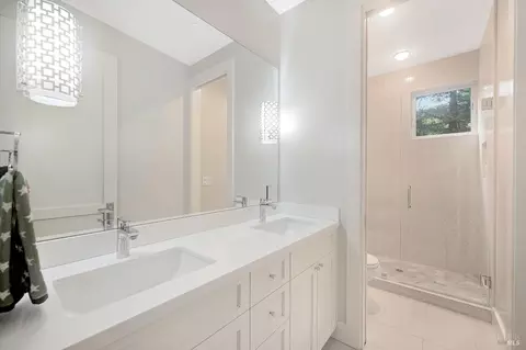 Bath - 14 Walnut Ave, Larkspur, CA 94939 photo 4 of 5