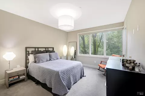 Bedroom - 14 Walnut Ave, Larkspur, CA 94939 photo 2 of 5