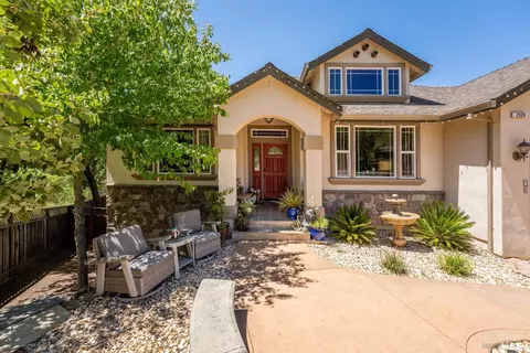 2520 Bartlett Ct, Ukiah, CA 95482 photo 3