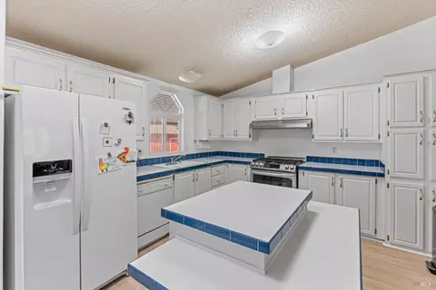 Kitchen - 30661 N Highway 101 Hwy, Willits, CA 95490 photo 3 of 4