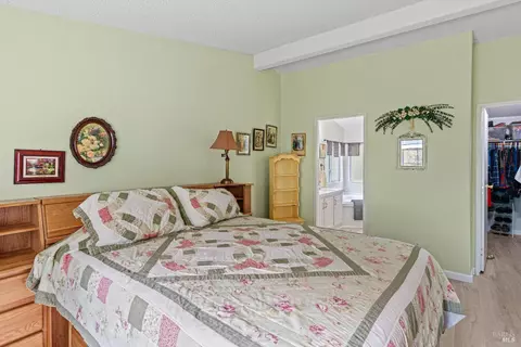 Bedroom - 30661 N Highway 101 Hwy, Willits, CA 95490 photo 2 of 3