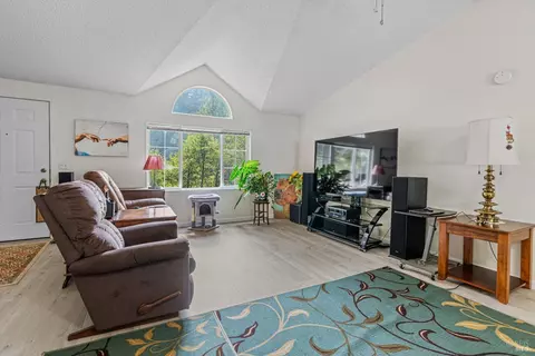 Living - 30661 N Highway 101 Hwy, Willits, CA 95490 photo 2 of 2