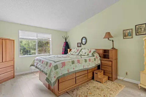 Bedroom - 30661 N Highway 101 Hwy, Willits, CA 95490 photo 3 of 3