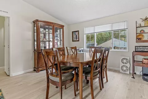 Dining - 30661 N Highway 101 Hwy, Willits, CA 95490 photo 2 of 2