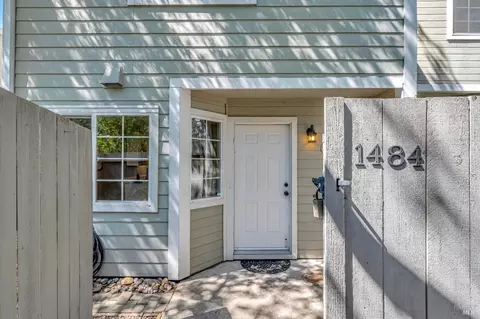 1484 Townview Ave, Santa Rosa, CA 95405