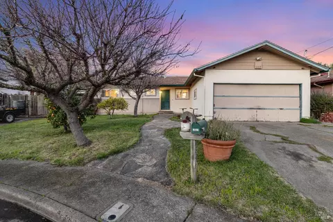 2921 Huron Ct, Santa Rosa, CA 95403