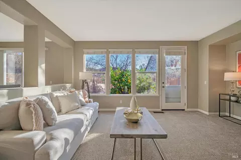 527 Cork St, Windsor, CA 95492 photo 6