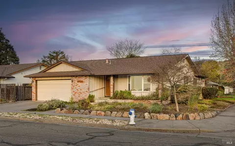 2040 Silverwood St, Santa Rosa, CA 95405