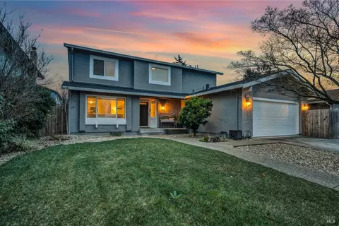 4480 Fuchsia Ave, Rohnert Park, CA 94928