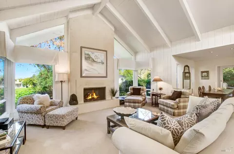 28 Olympic Cir, Napa, CA 94558