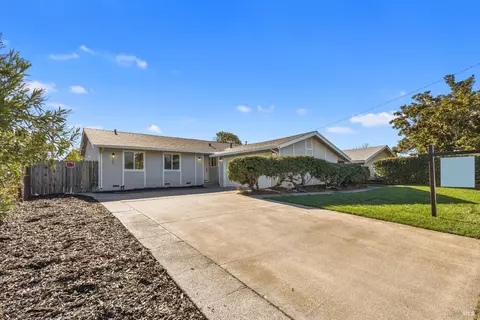 321 Begonia Blvd, Fairfield, CA 94533
