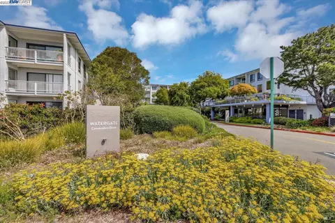3 Commodore Dr #B157, Emeryville, CA 94608