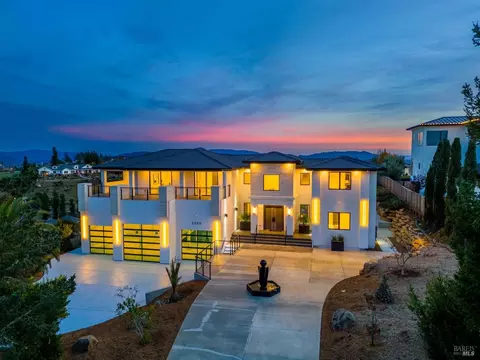 2250 Newgate Ct, Santa Rosa, CA 95404
