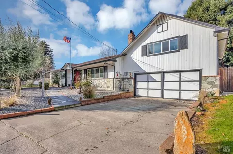 67 Fairlie Dr, Santa Rosa, CA 95403