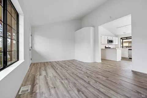 81 Edith St, Petaluma, CA 94952 photo 4