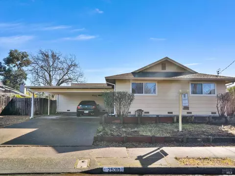 2530 Tamarisk Dr, Santa Rosa, CA 95405
